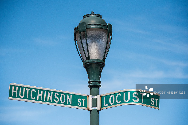 哈钦森街和蝗虫街路牌图片素材