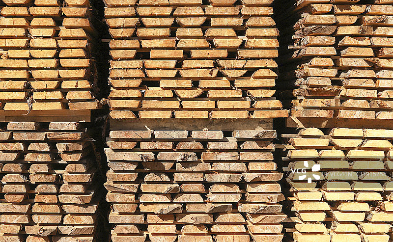 户外锯木厂堆叠木板抽象背景图片素材