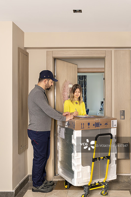 洗碗机配送图片素材