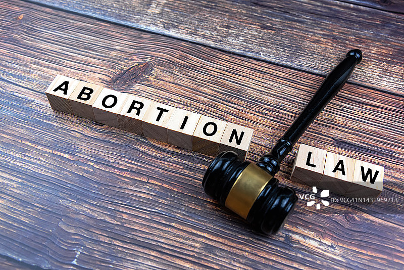 堕胎法案文本和法槌图片素材
