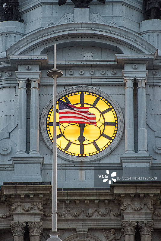 费城市政厅清晨6点钟的钟楼图片素材