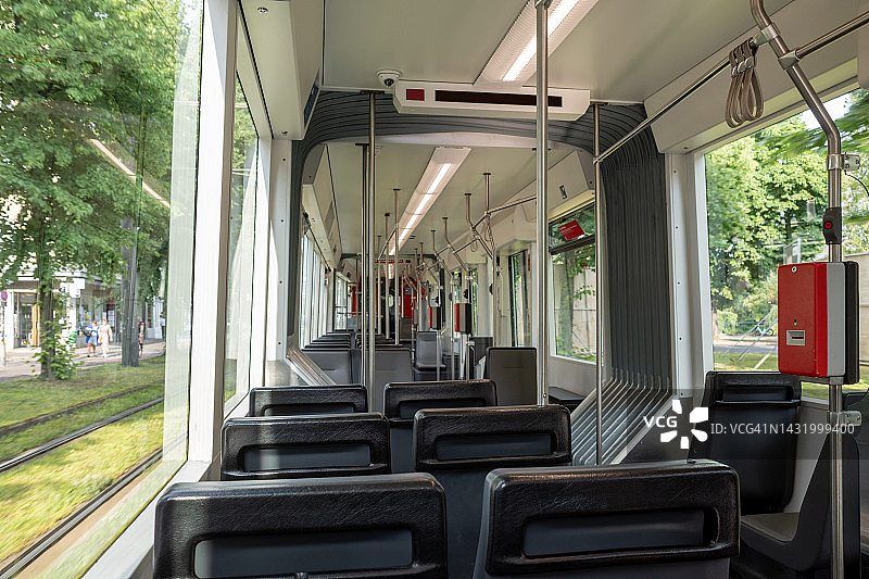 空载客运列车或轻轨电车内部图片素材