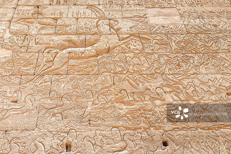 埃及卢克索拉美西斯三世神庙的象形文字图片素材