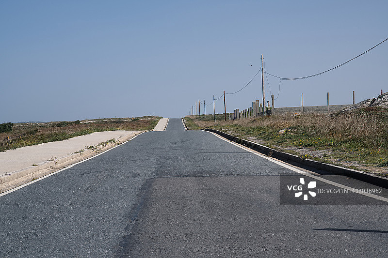 无尽的沥青路图片素材