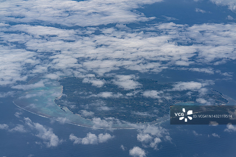 从飞机上俯瞰日本鹿儿岛的珊瑚岛图片素材