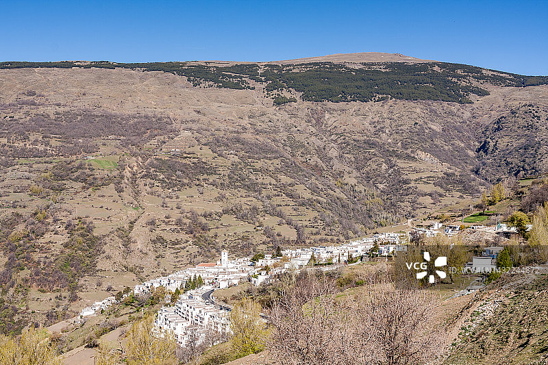 格拉纳达阿尔普哈拉斯的卡皮莱拉山村图片素材