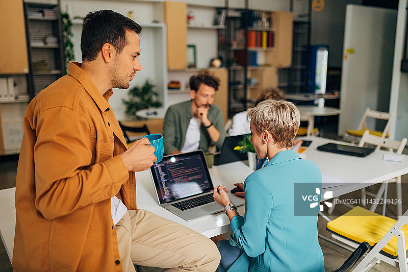 程序员指导学生编程图片素材
