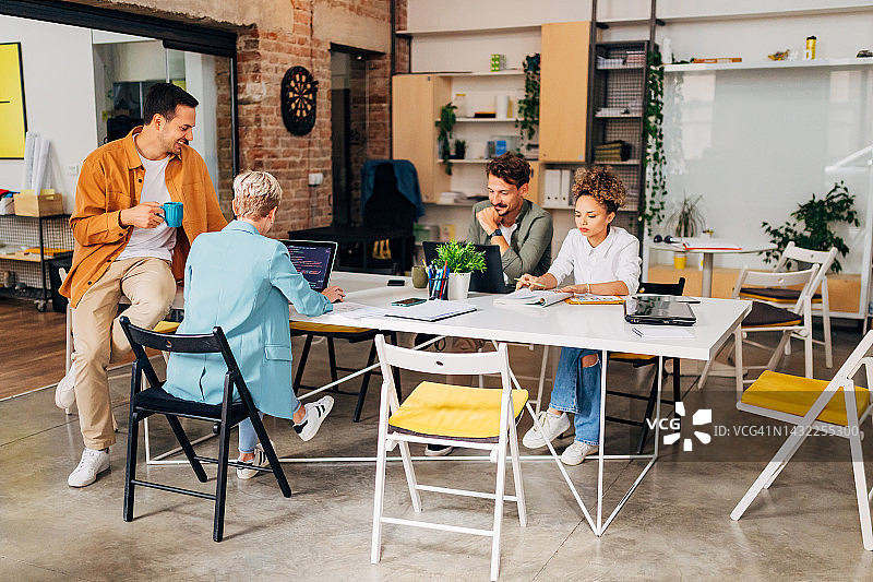 小组编程学习IT专家指导图片素材