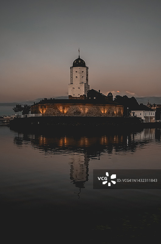 维堡古堡的湖面倒影图片素材