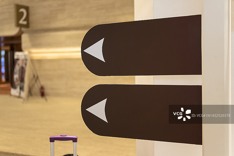 机场内的指示牌图片素材