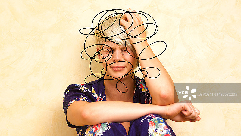 患有双相情感障碍的女孩图片素材