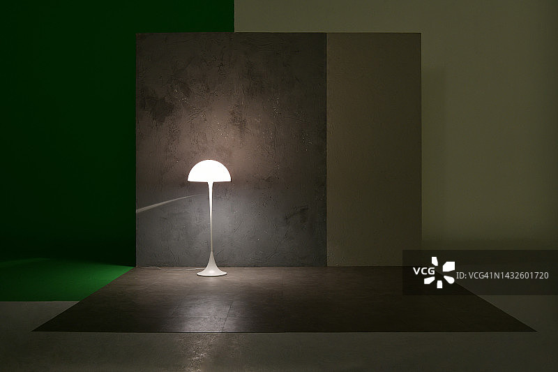 白色色度键双色灯光支架夜间氛围图片素材