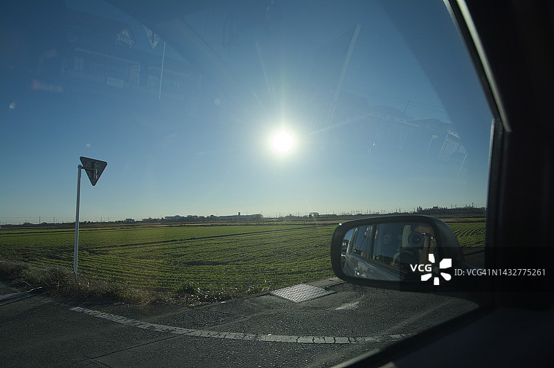 车内拍摄的日本稻田图片素材