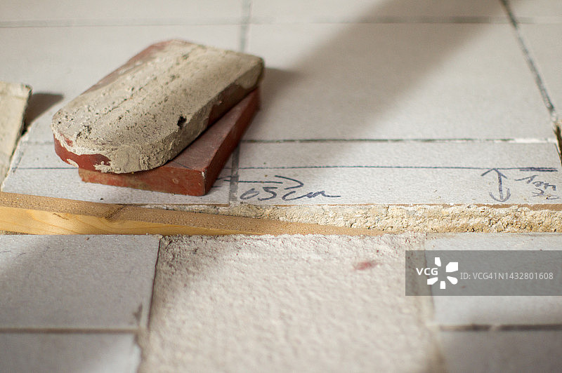 瓷砖沟槽内部工作照片图片素材