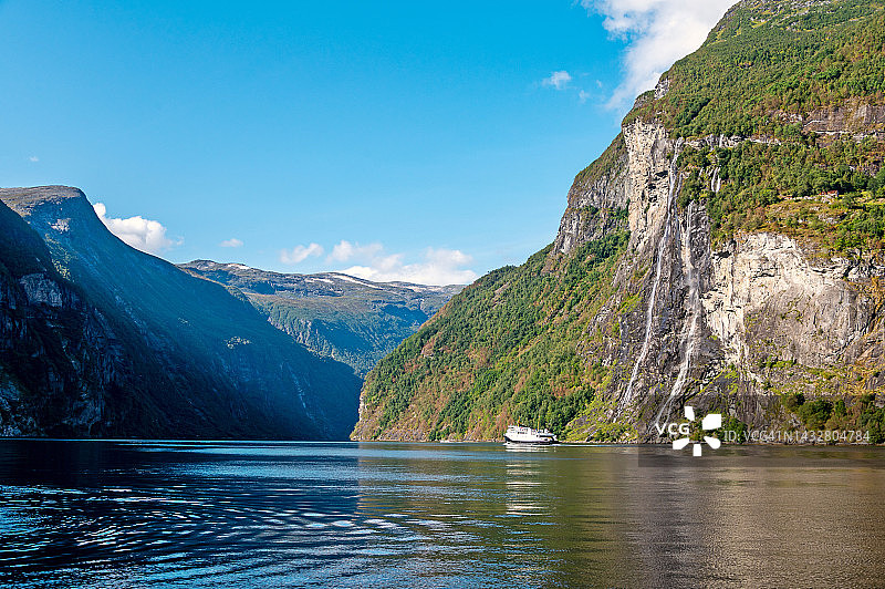 盖朗厄尔峡湾与七姐妹瀑布图片素材
