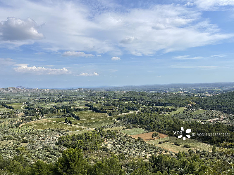 法国普罗旺斯-阿尔卑斯-蓝色海岸博克斯-德-普罗旺斯的航拍景观图片素材