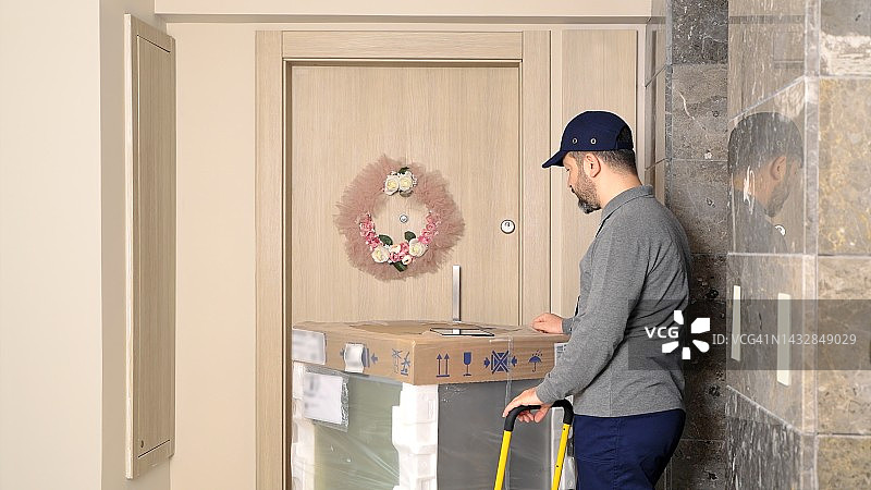 洗碗机配送图片素材