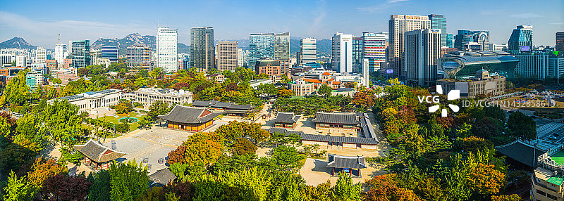 首尔市中心摩天大楼全景：市政厅德寿宫图片素材