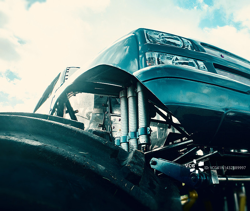 怪兽卡车悬架图片素材