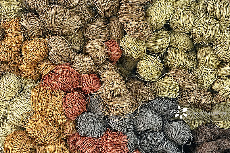 市场中成捆的绳索高角度景观图片素材