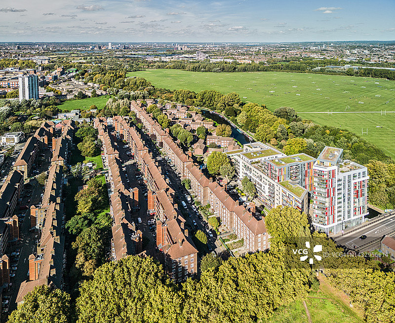 伦敦东部的公共和私人住房图片素材