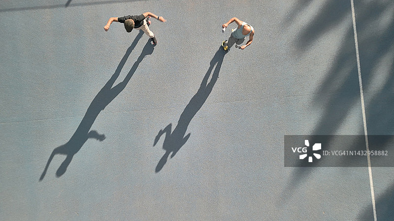 轮滑舞者影子图片素材