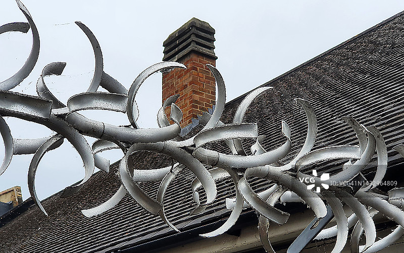 锋利的带刺铁丝网图片素材