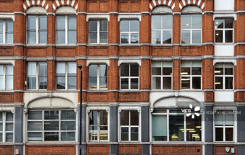 伦敦维多利亚住宅的赤陶外墙图片素材