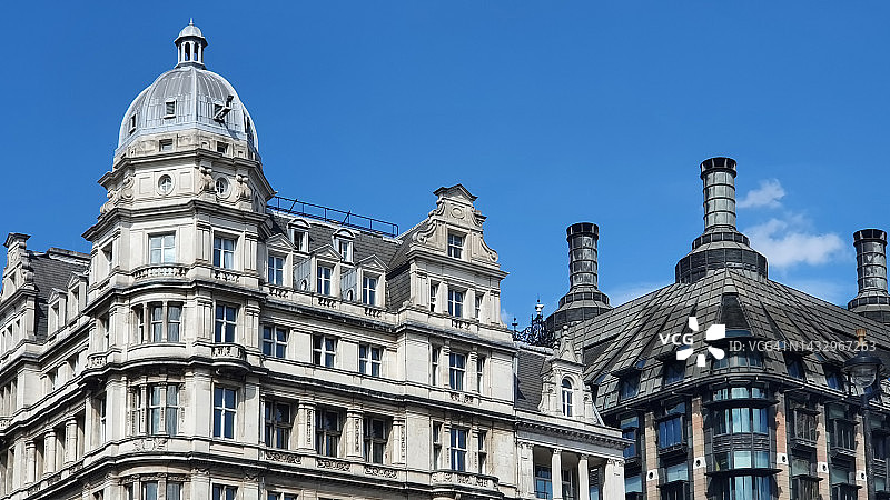 伦敦威斯敏斯特市桥街的新古典主义宫殿和现代办公楼图片素材