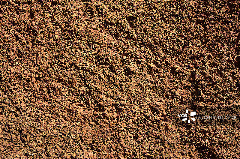 涂有中黄褐色漆的粗糙块状灰泥墙图片素材