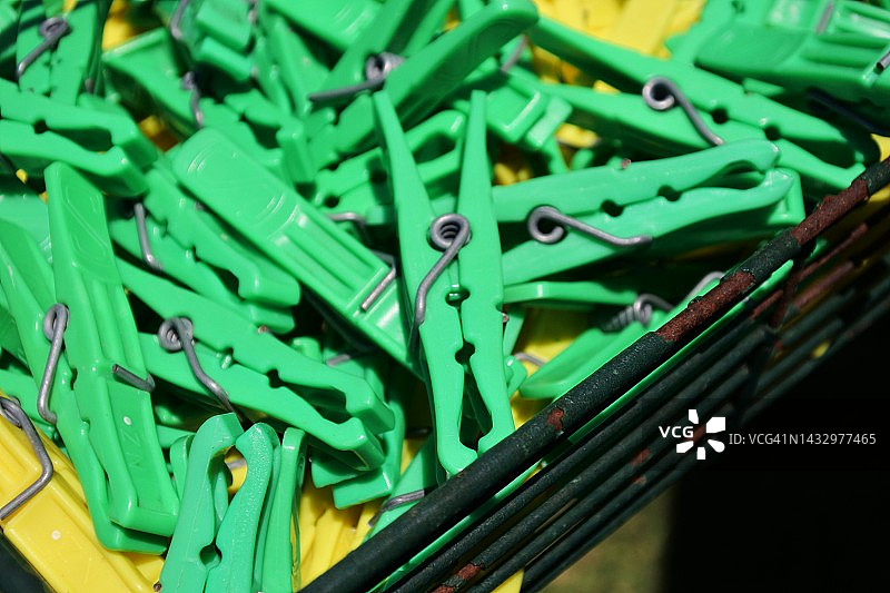 一大堆绿色木钉图片素材