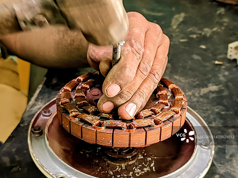 技工正在工作图片素材