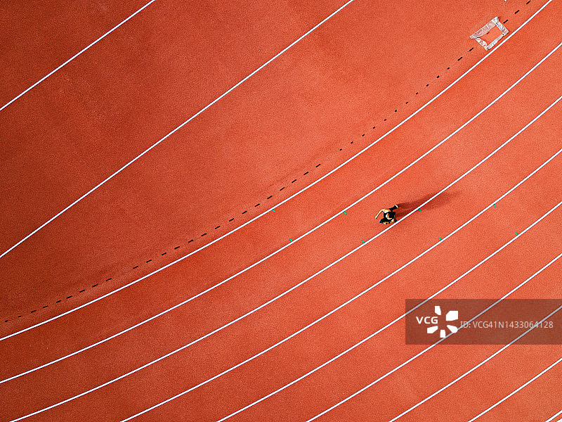 菲律宾老年妇女田径教练跑步图片素材