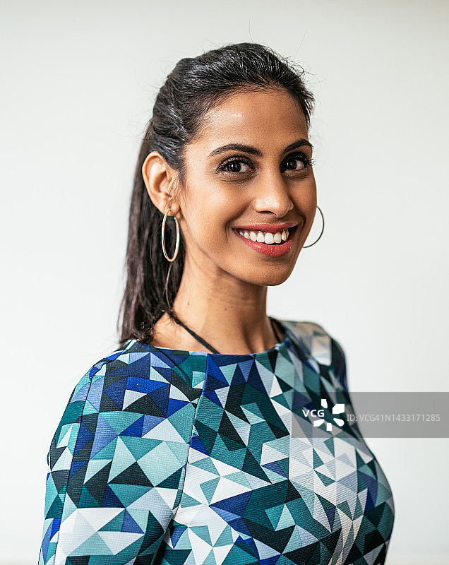 计划开发众筹项目的年轻投资者图片素材