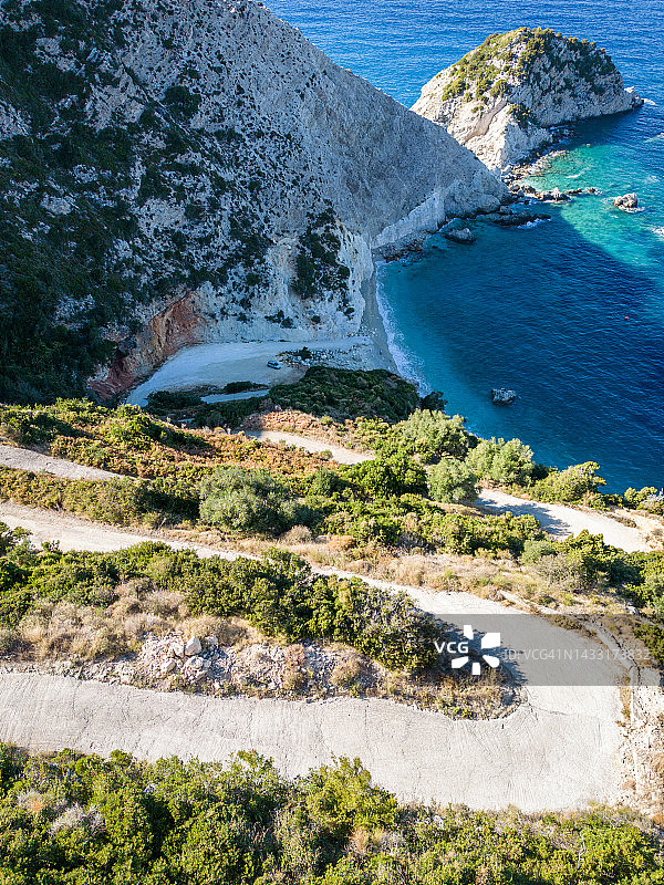 希腊凯法利尼亚岛阿吉亚埃莱尼海滩的俯视图图片素材
