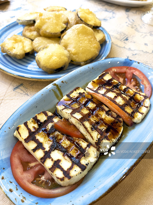 传统希腊烤哈罗米奶酪，凯法利尼亚岛图片素材