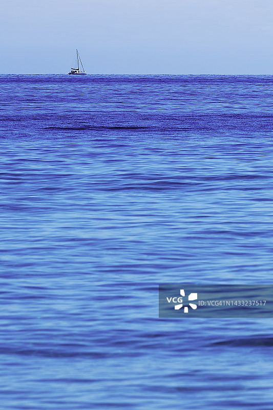 水上的帆船图片素材