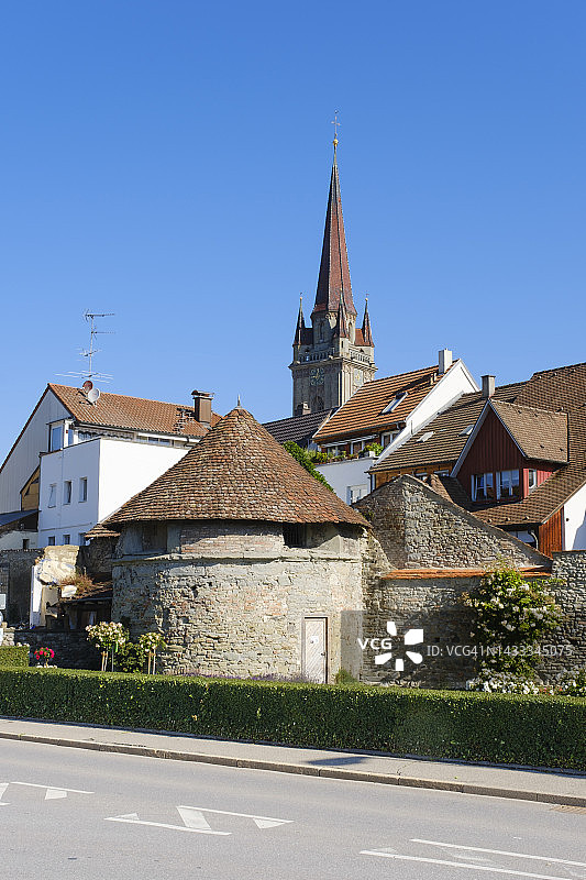 德国拉多夫采尔中世纪防御工事前的街道图片素材