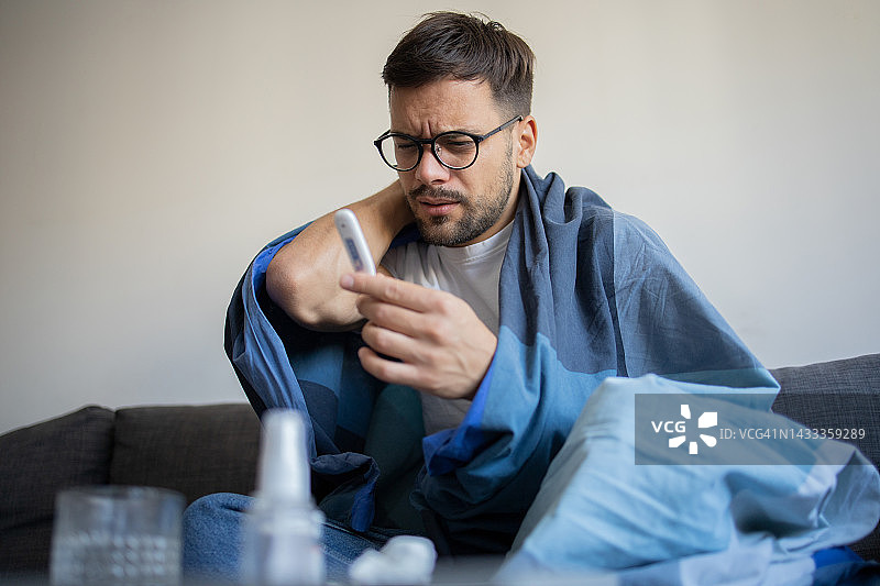 喷嚏不断的季节图片素材