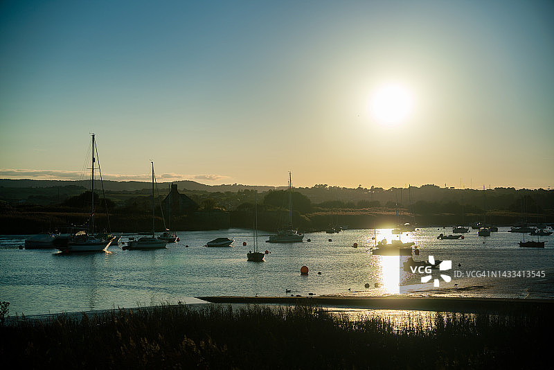 埃克塞特托普舍姆港口的日落景色图片素材