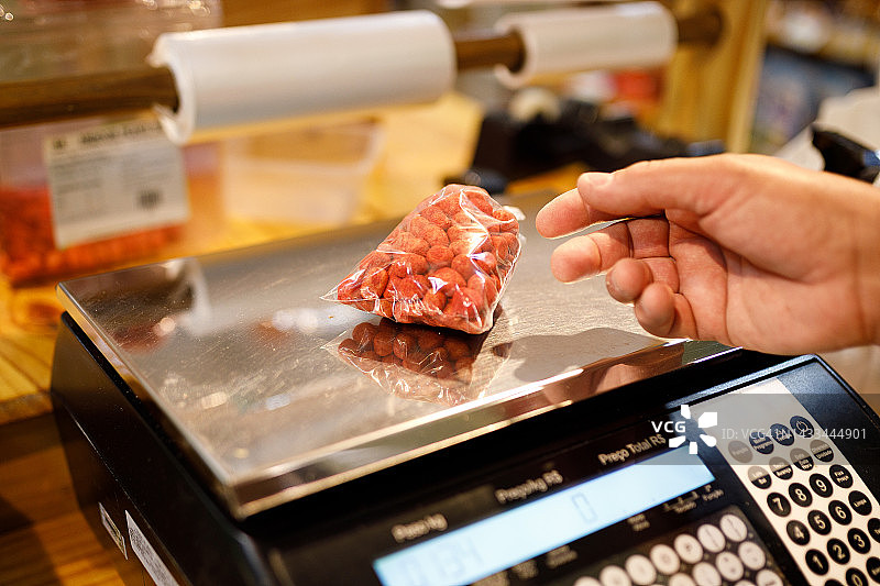 称重麻辣花生图片素材