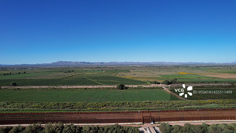 美国-墨西哥边境墙图片素材