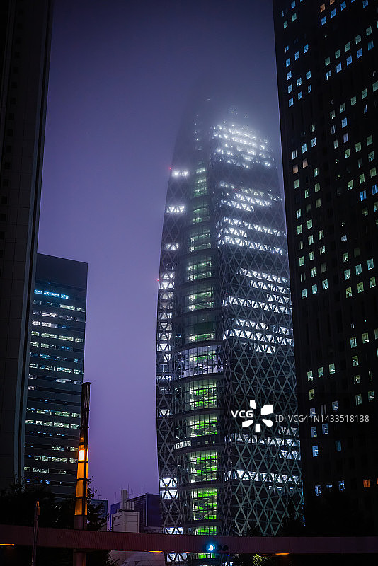 雾中的茧塔图片素材