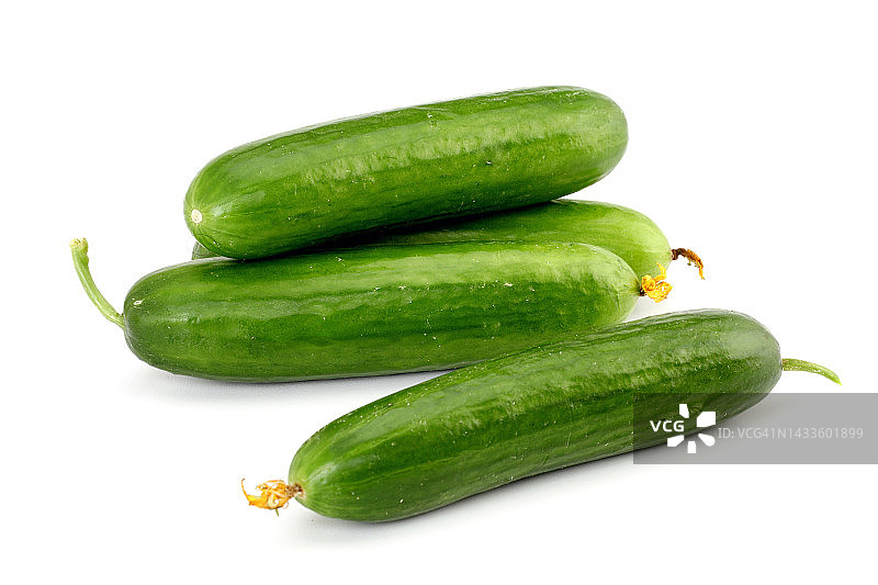 白色背景下的新鲜黄瓜图片素材