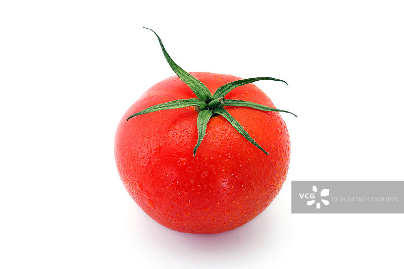 白色背景上的红色成熟番茄图片素材