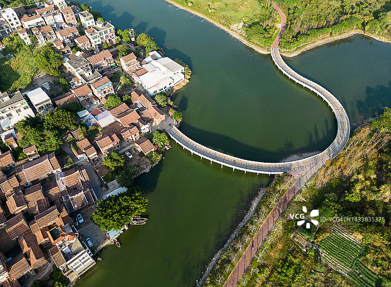 乡村河流上的桥梁航拍图片素材