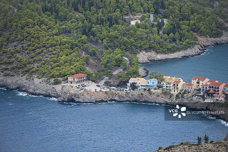 希腊凯法利尼亚阿索斯村美丽的彩色房屋图片素材