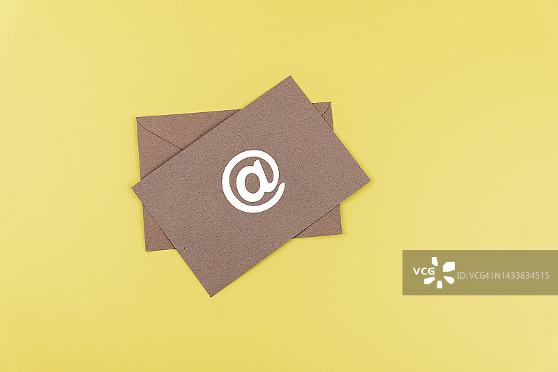 带有电子邮件图标的信封图片素材