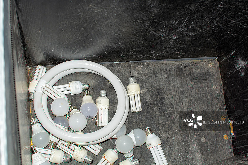 旧灯泡容器图片素材