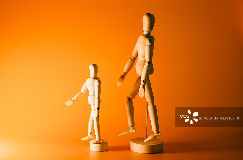 用于绘画的木制人体模型图片素材